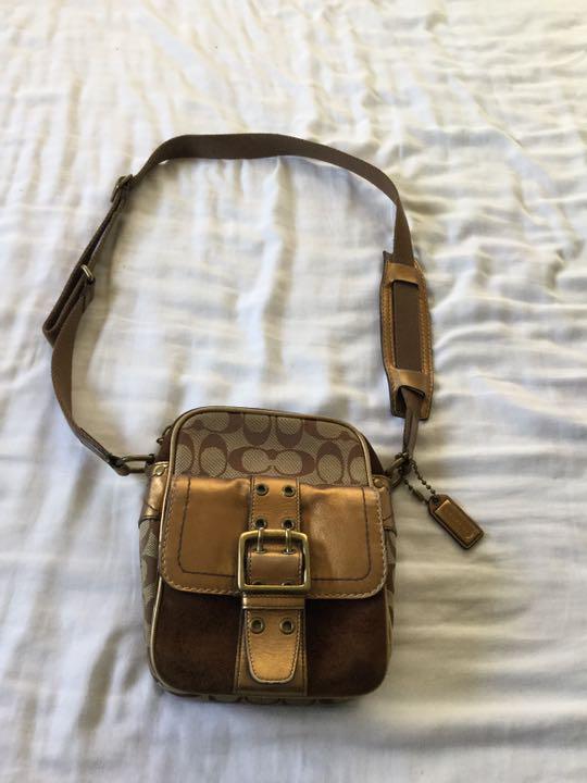 斜め掛け レアなブロンズ COACH コーチ ボディーバッグ ショルダーバッグ