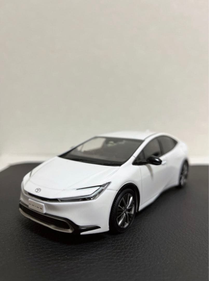 トヨタ　新型プリウス　カラーサンプル　展示用　040