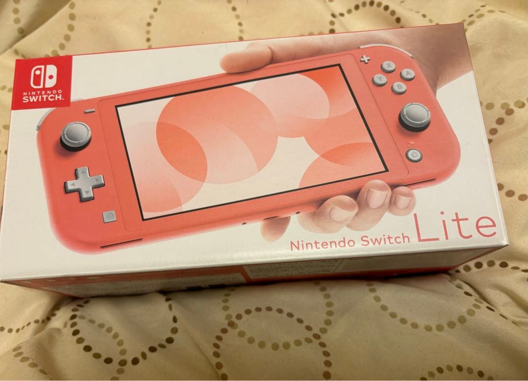 Nintendo  Switch  lite コーラル　任天堂　新品