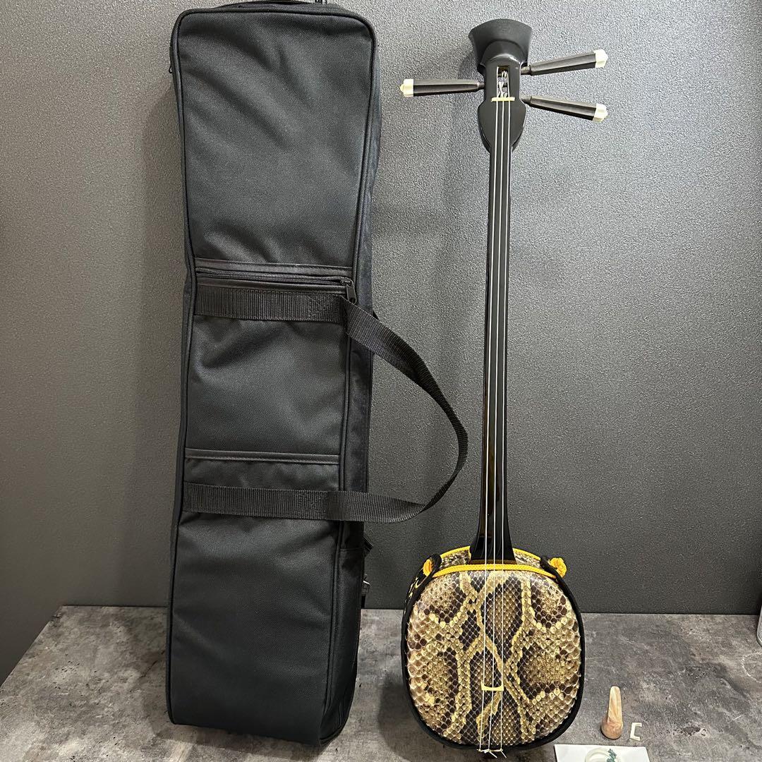 【美品】 沖縄 三線 本蛇皮 黒塗 強化張り 真壁型 初心者　セット 三味線
