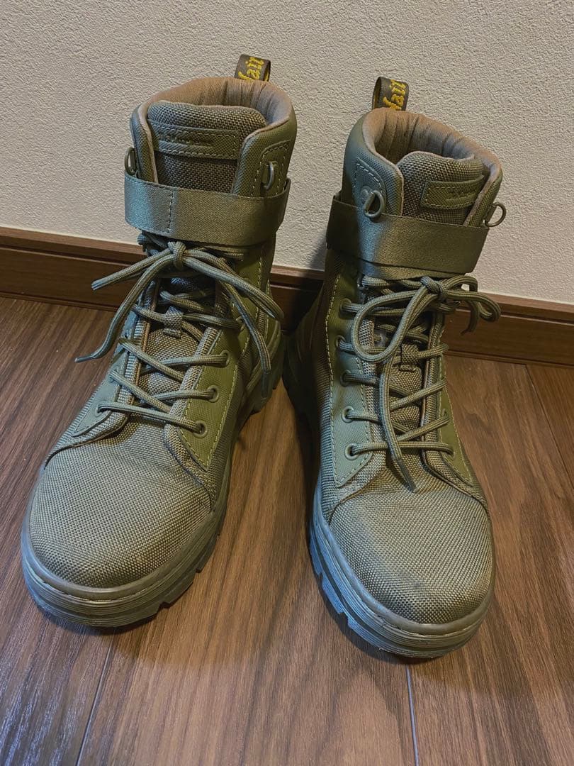 Dr.Martens AW006 SV11U カーキブーツ